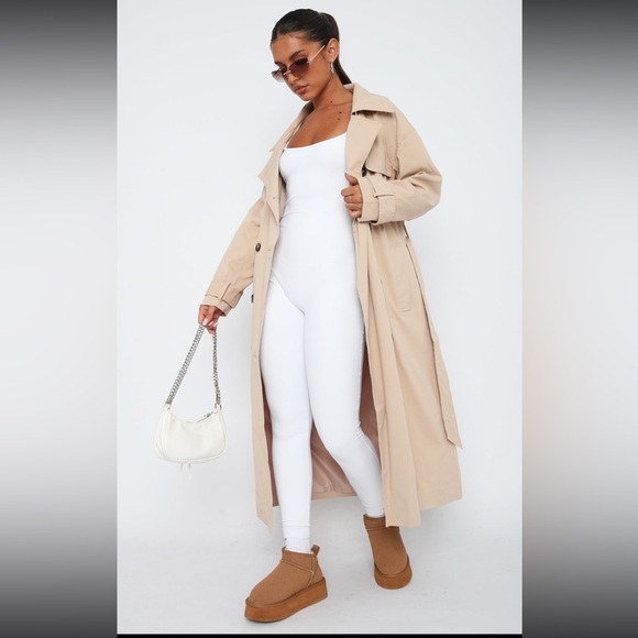 Trench coat- Medium/Large Beige color - Picture 2 of 7